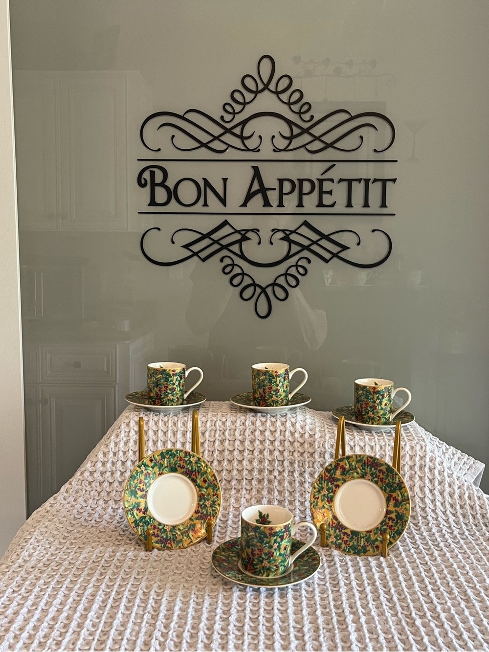 Department 56 heirlooms demitasse cup and saucers set  (4) 430